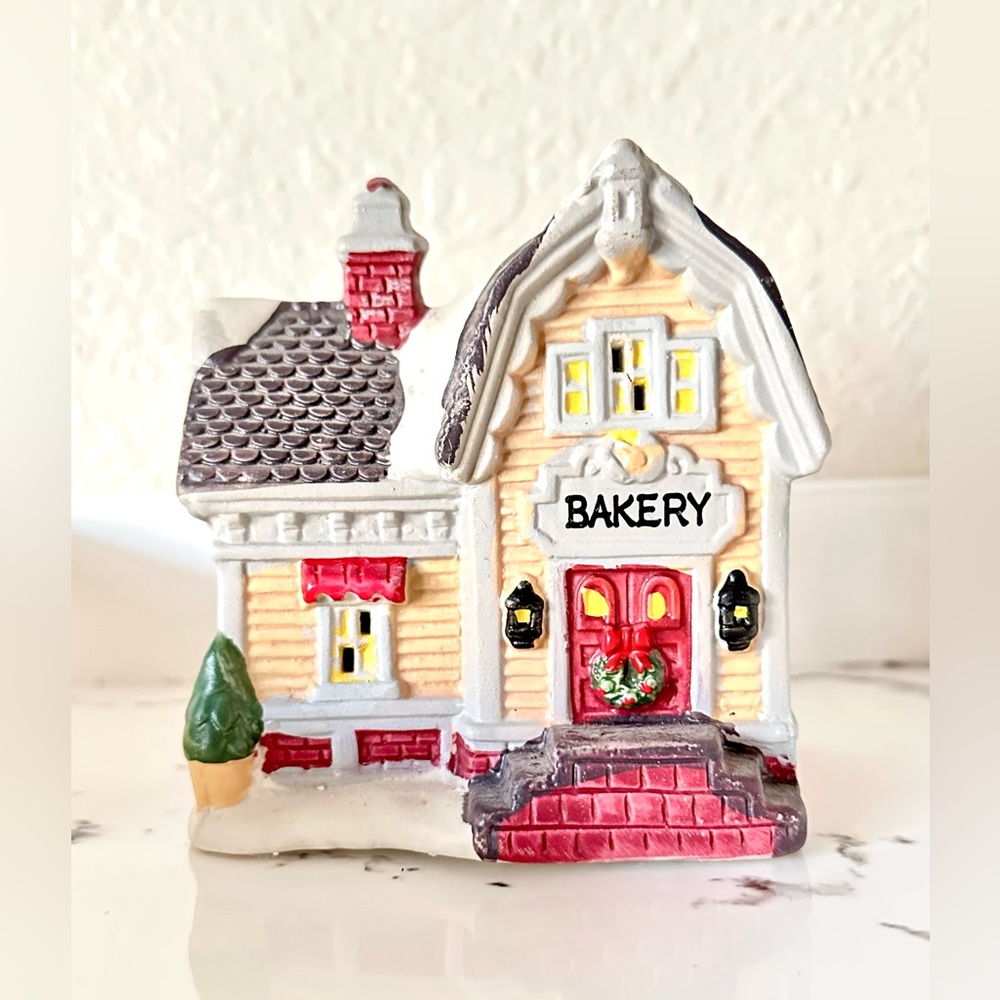VINTAGE HOLIDAY TIME MINI HOUSE CHRISTMAS BAKERY BUILDING